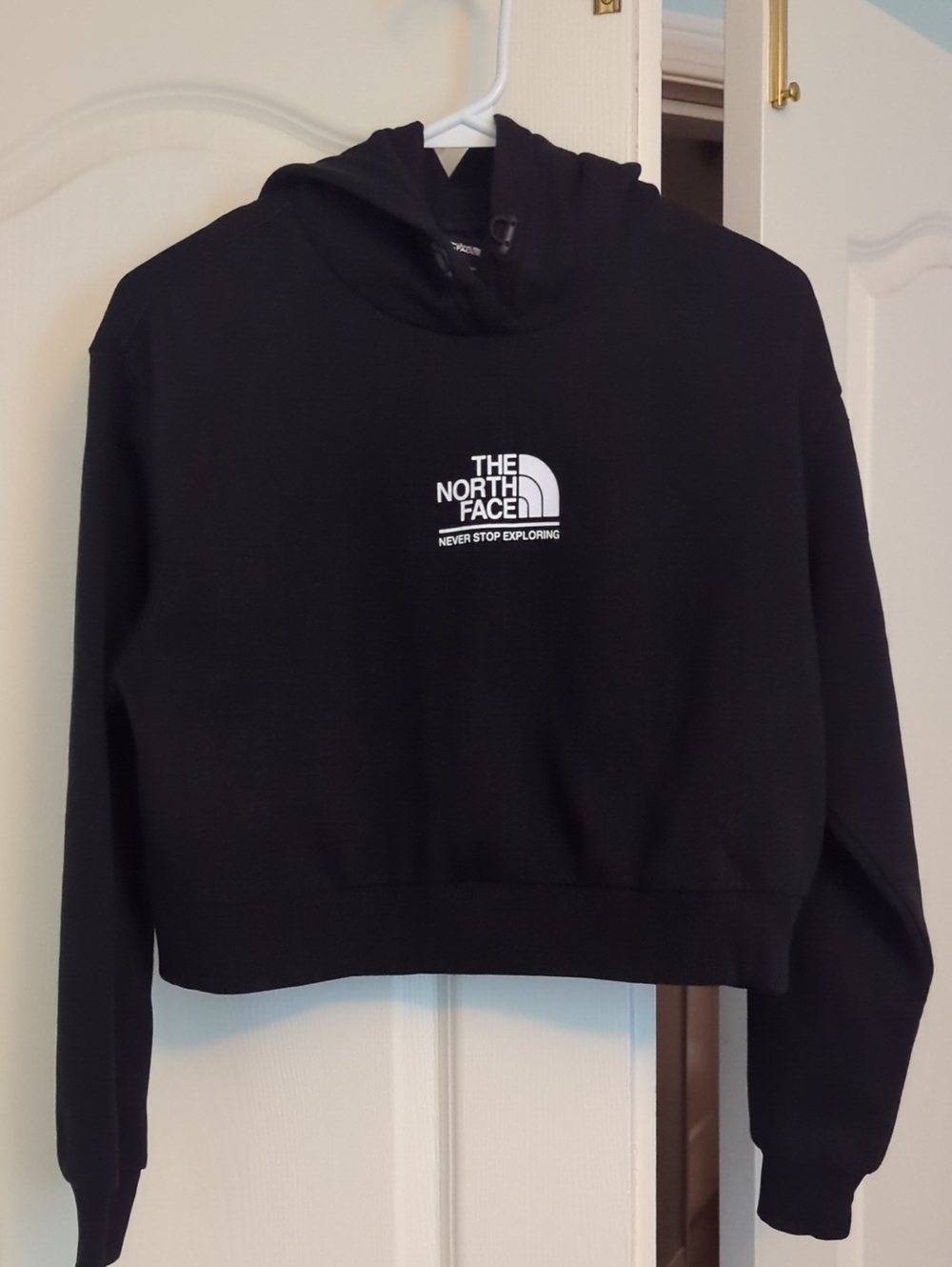 The North Face Women's Black Cropped Hoodie Sweatshirt